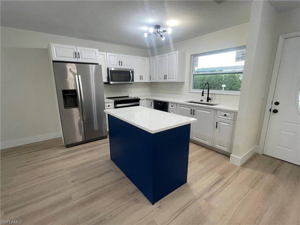 Fort Myers, FL 33907,2180 Leisure LN