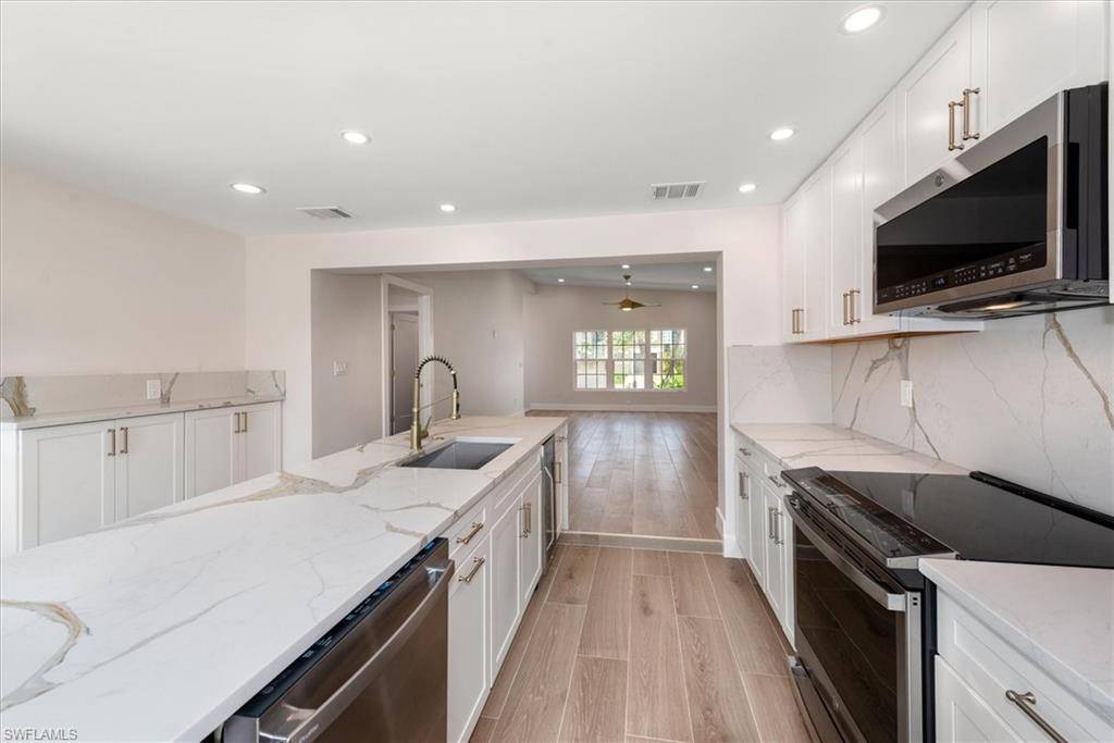 Fort Myers Beach, FL 33931,8336 Lagoon RD