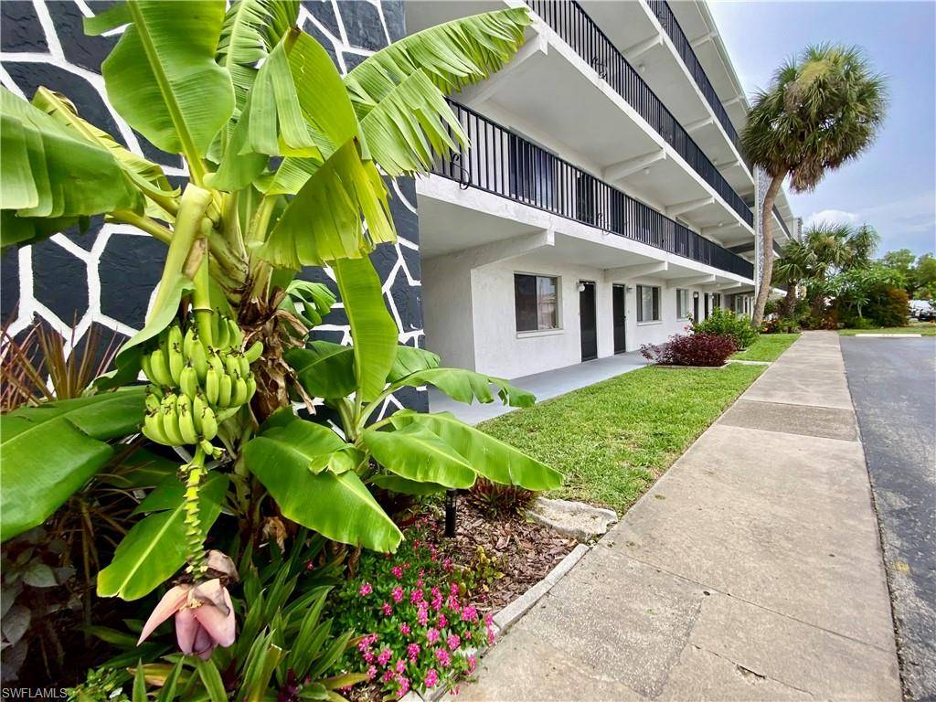 Cape Coral, FL 33904,4906 Victoria DR #107