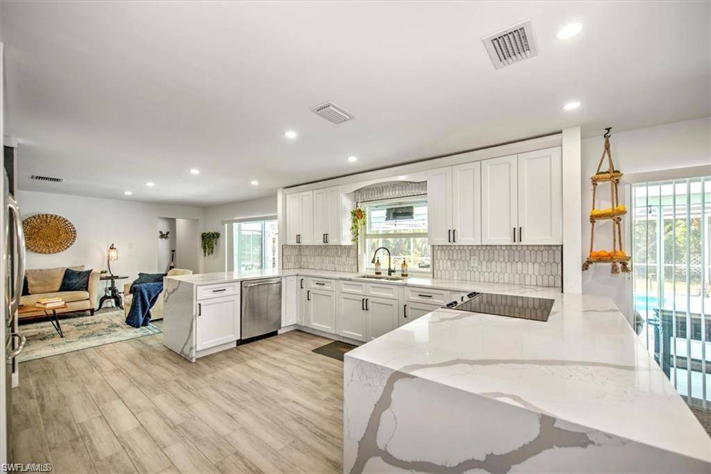 Cape Coral, FL 33904,532 SE 36th ST