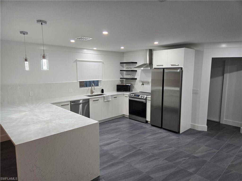 Naples, FL 34108,565 110th AVE N