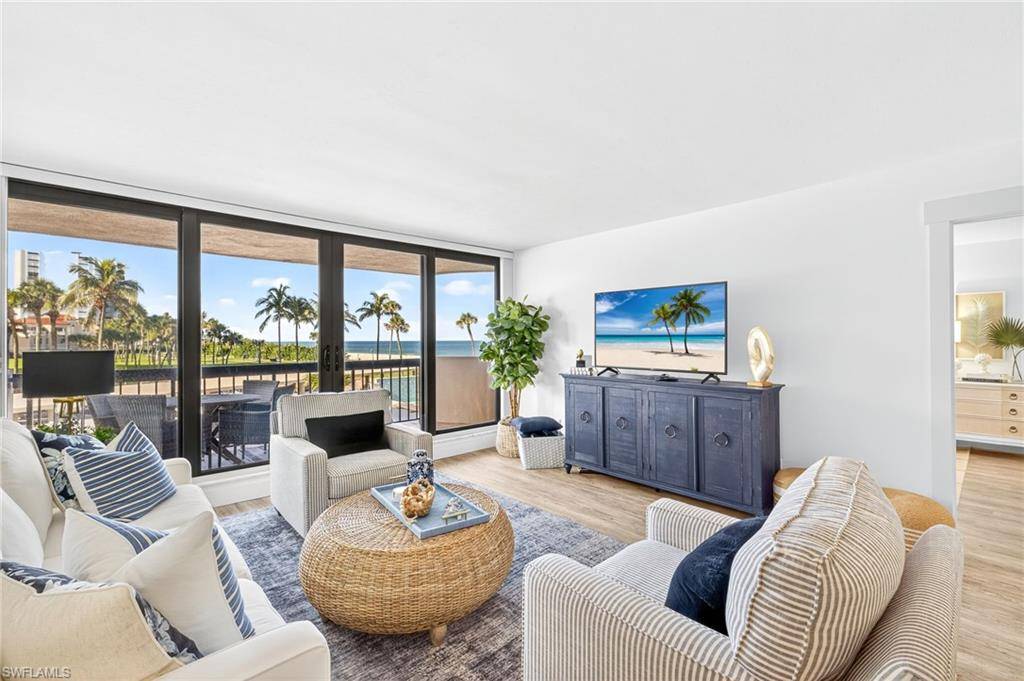 Naples, FL 34103,4001 Gulf Shore BLVD N #105