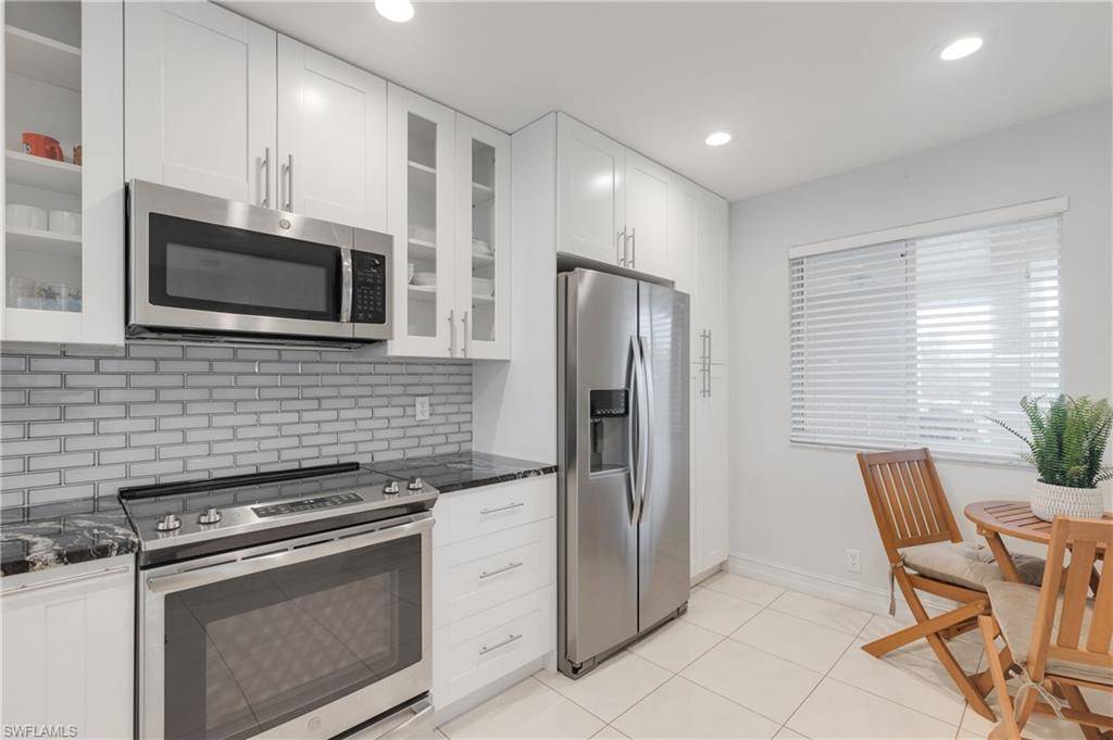 Naples, FL 34109,7766 Emerald CIR #R203