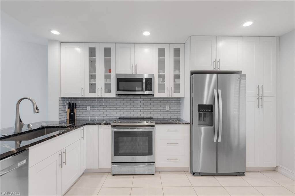 Naples, FL 34109,7766 Emerald CIR #R203