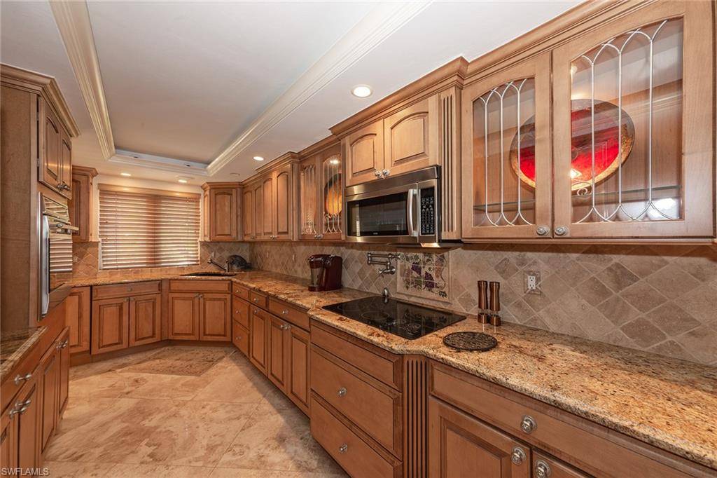 Naples, FL 34102,800 RiverPoint DR #320