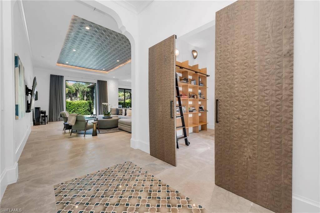 Naples, FL 34105,2243 Residence CIR