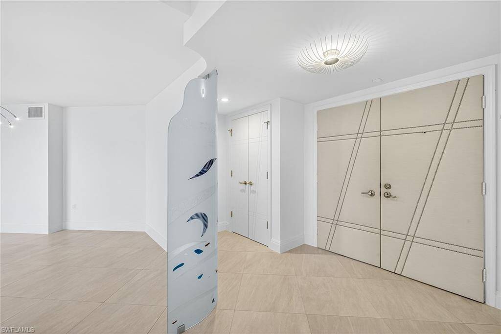 Naples, FL 34108,6075 Pelican Bay BLVD #906