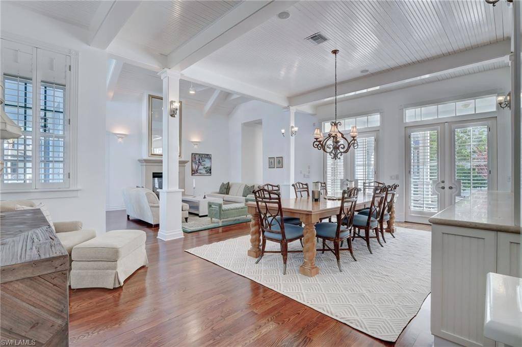 Naples, FL 34102,1551 Gulf Shore BLVD S