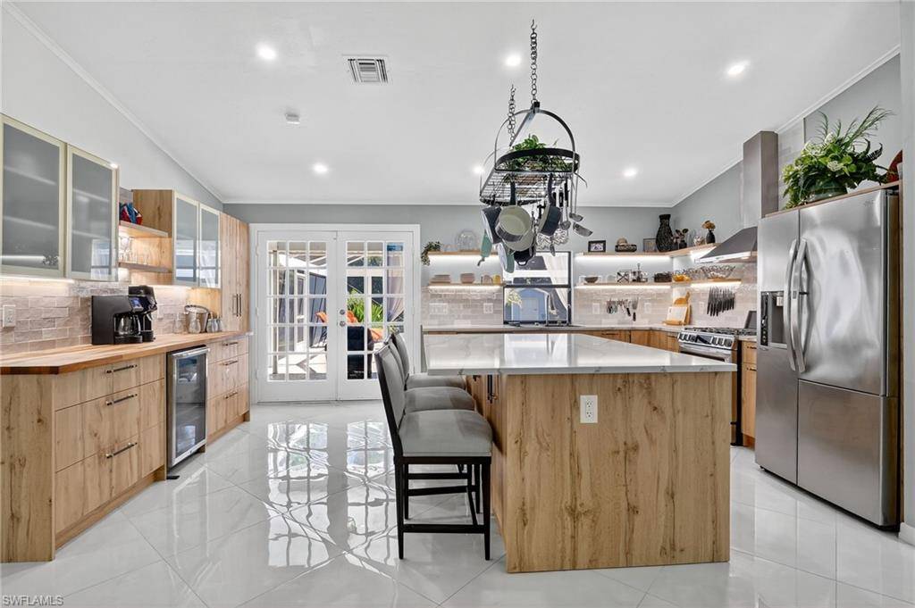 Naples, FL 34120,410 6th ST NE