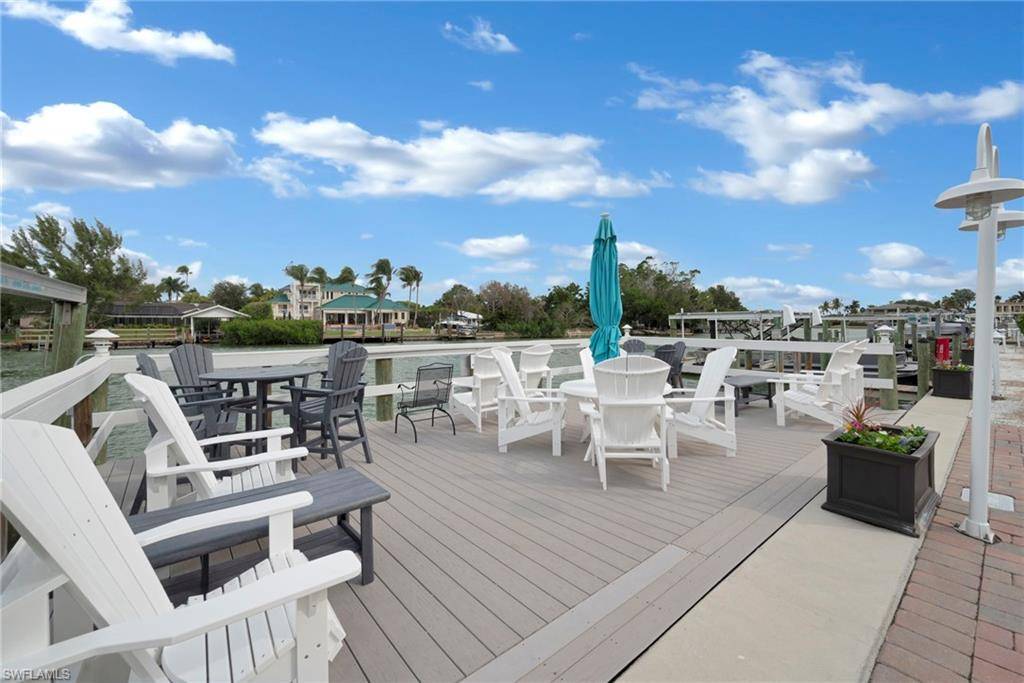 Naples, FL 34102,1950 Gulf Shore BLVD N #113