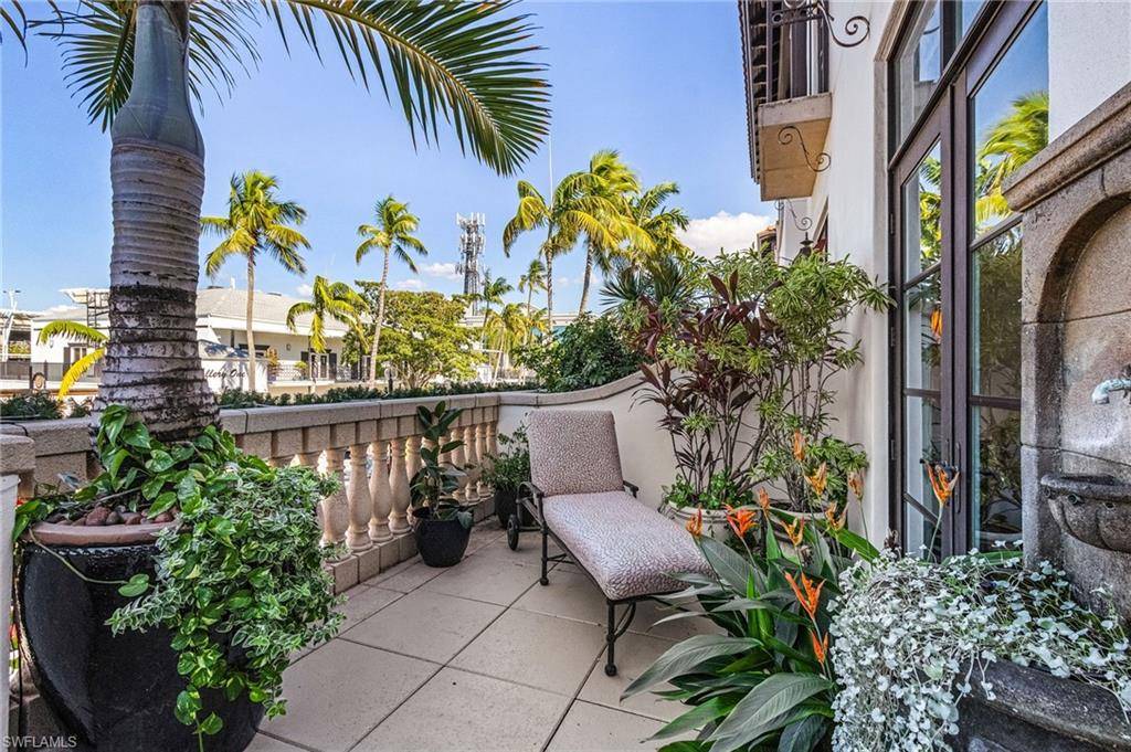 Naples, FL 34102,780 5th AVE S #3