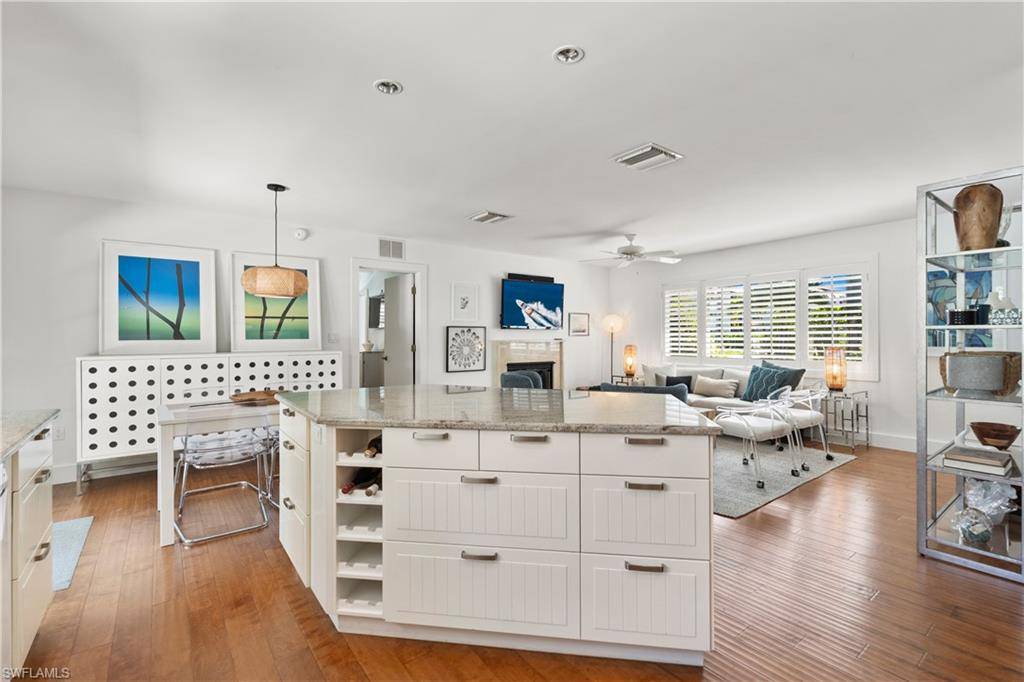 Naples, FL 34102,725 Central AVE