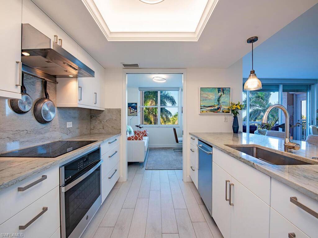 Naples, FL 34108,6585 Nicholas BLVD #303