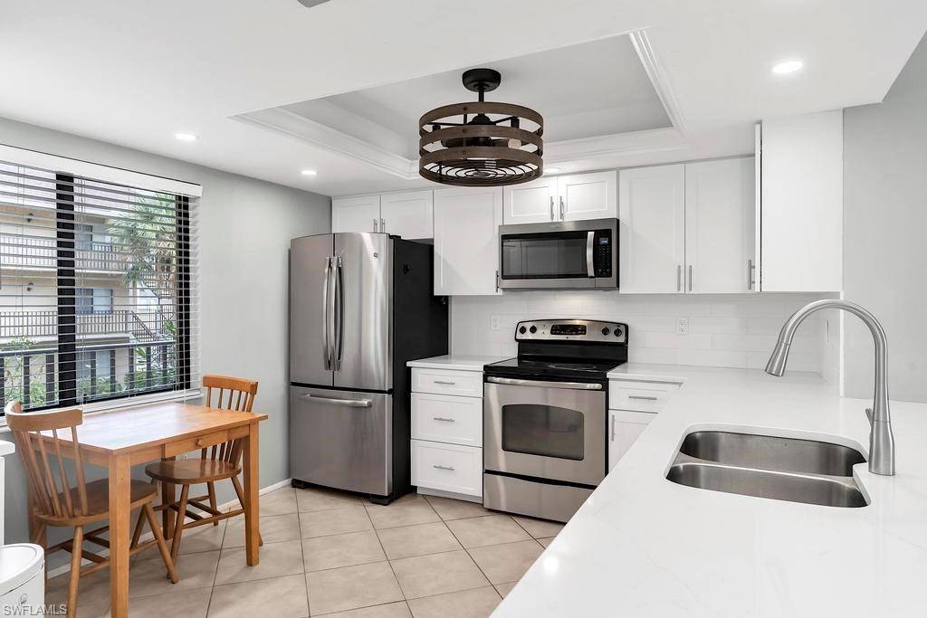 Naples, FL 34104,5250 Fox Hollow DR #522