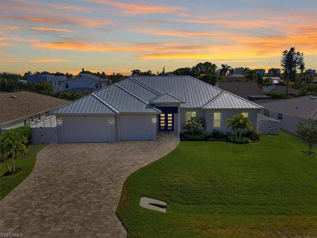 Naples, FL 34108,526 104th AVE N