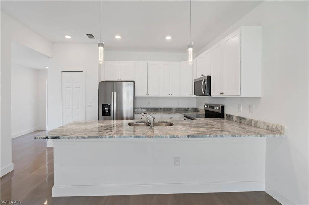 Lehigh Acres, FL 33974,326/328 Limerick AVE S