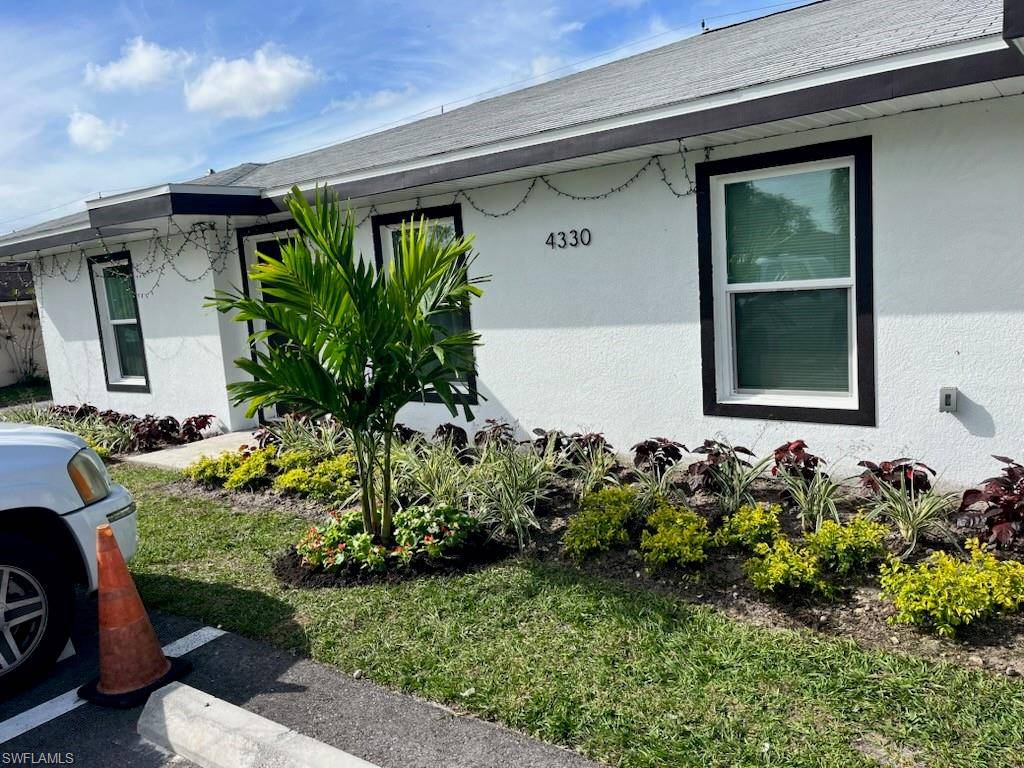 Naples, FL 34112,4330 Gulfstream DR