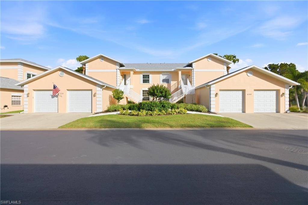 Naples, FL 34110,688 Wiggins Lake DR #201
