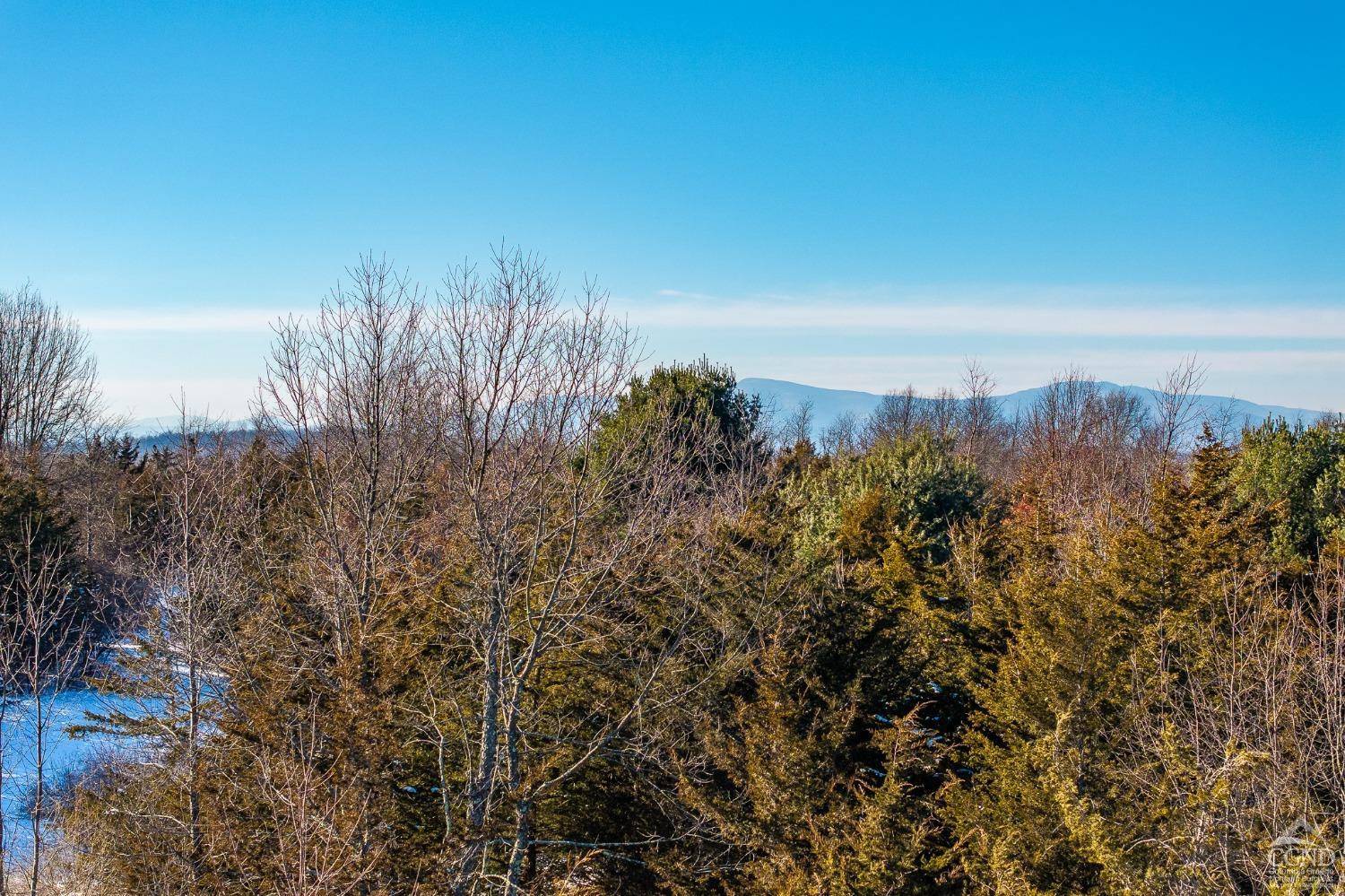 Red Hook, NY 12571,33 Vosburgh RD