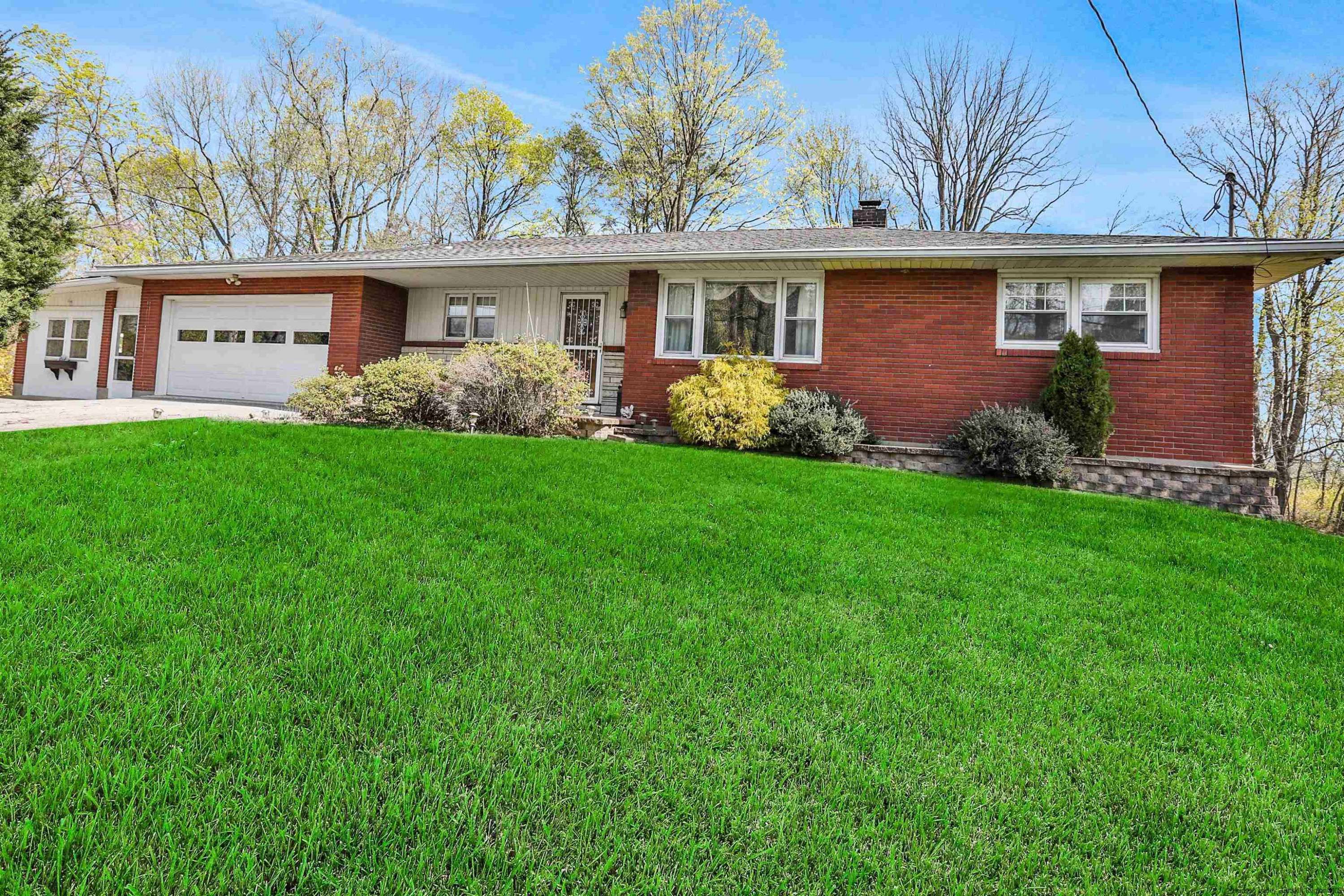 New Windsor, NY 12553,8 Stonecrest DR