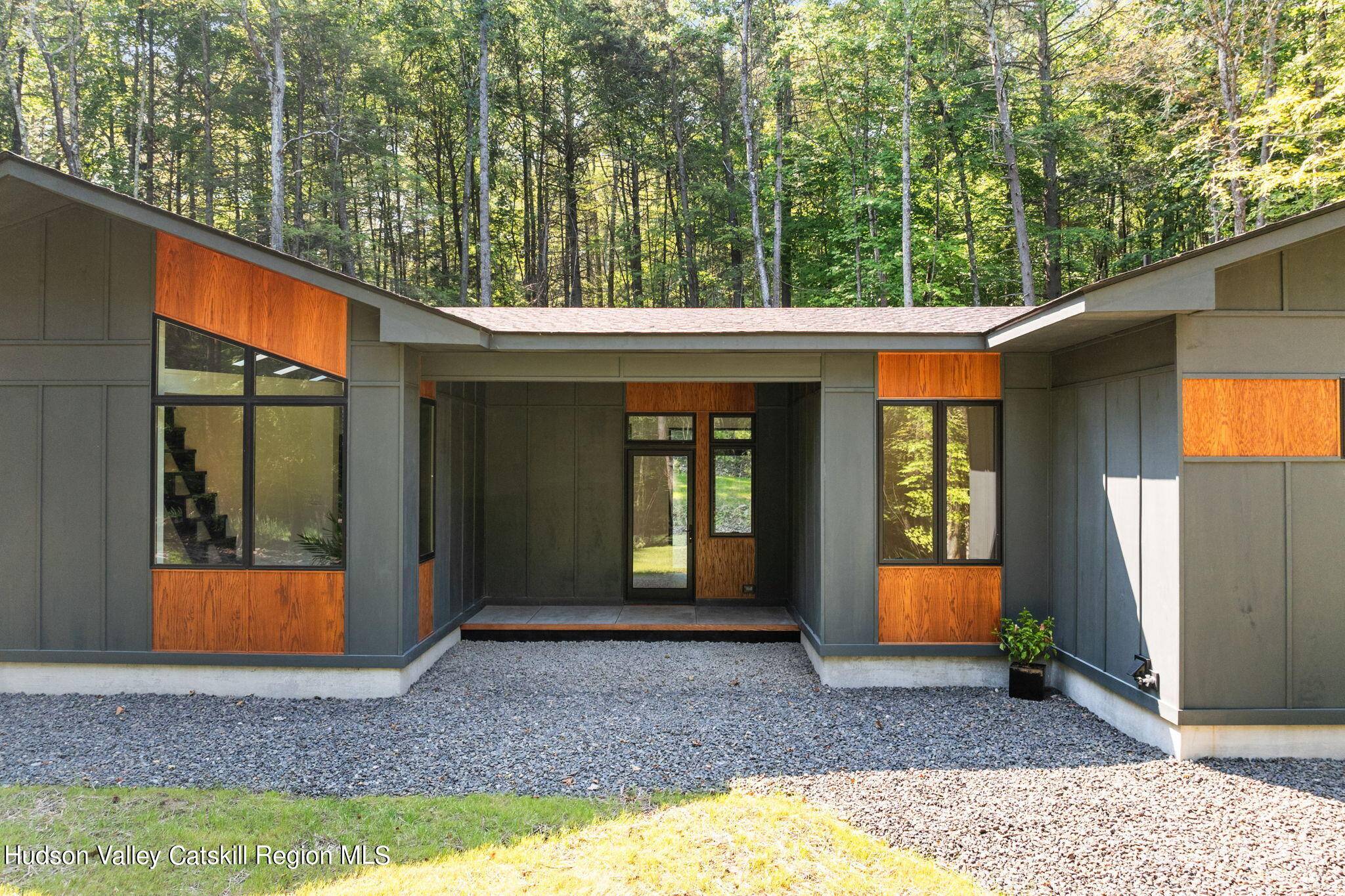 Stone Ridge, NY 12484,800 Oakwood CIR
