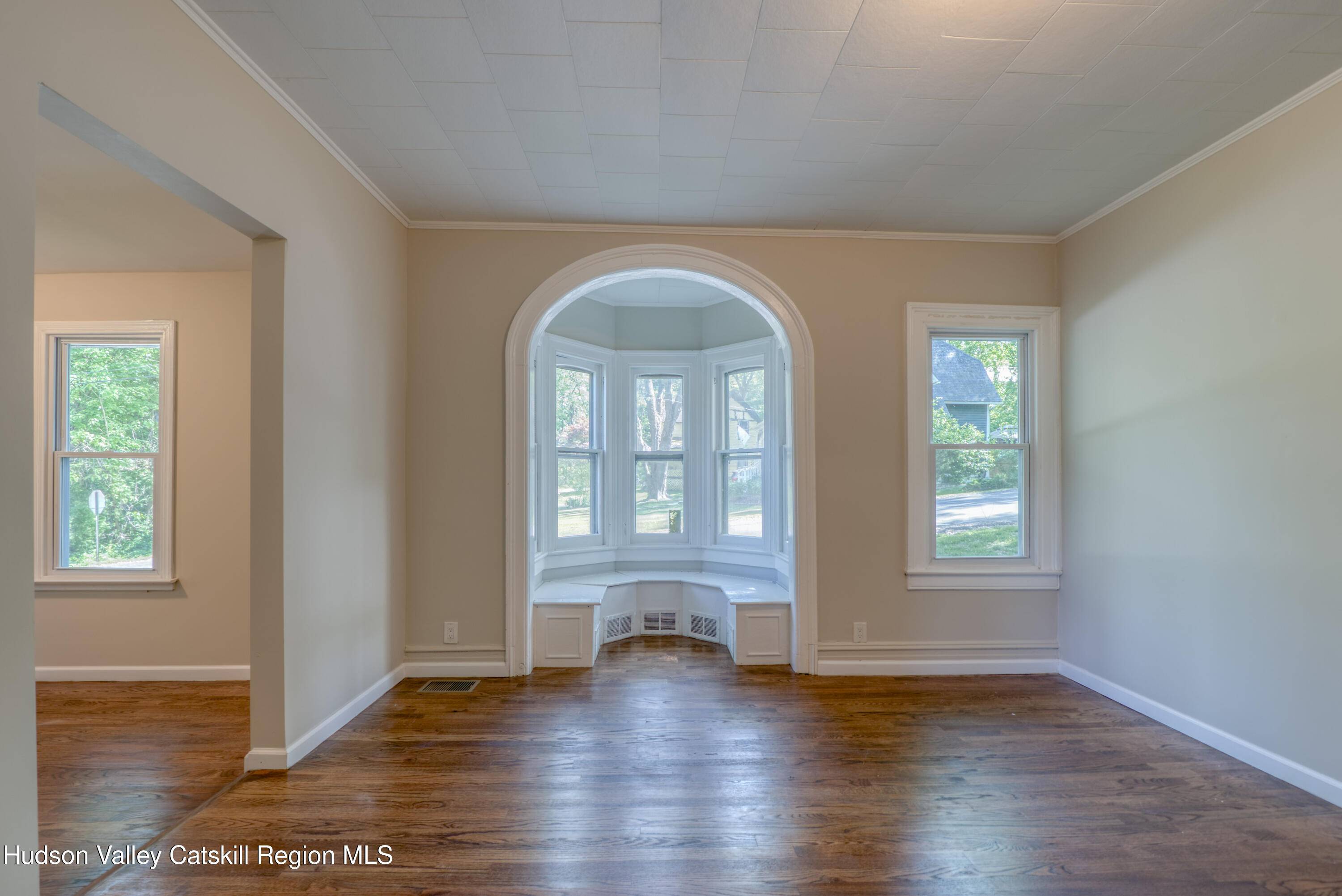 Port Ewen, NY 12417,186 2nd ST
