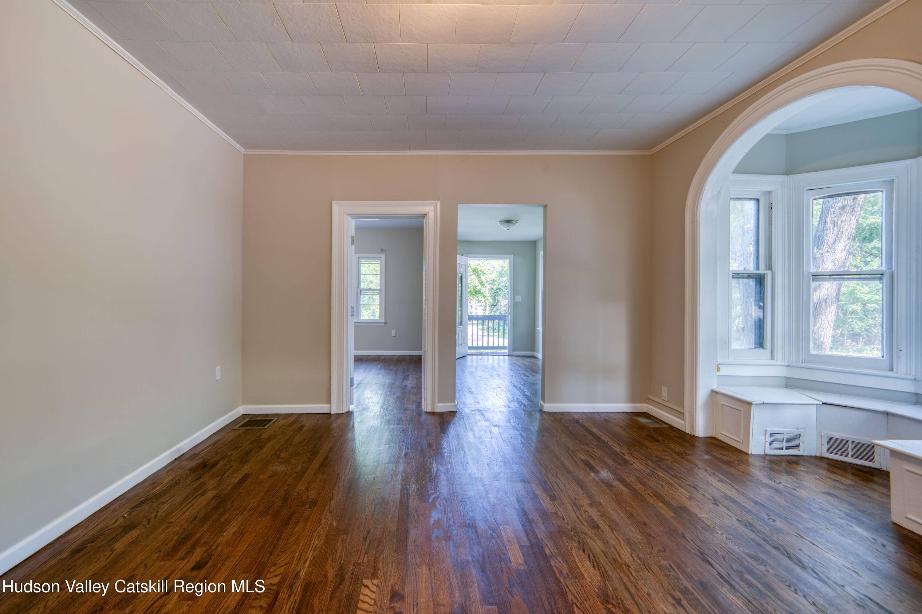 Port Ewen, NY 12417,186 2nd ST