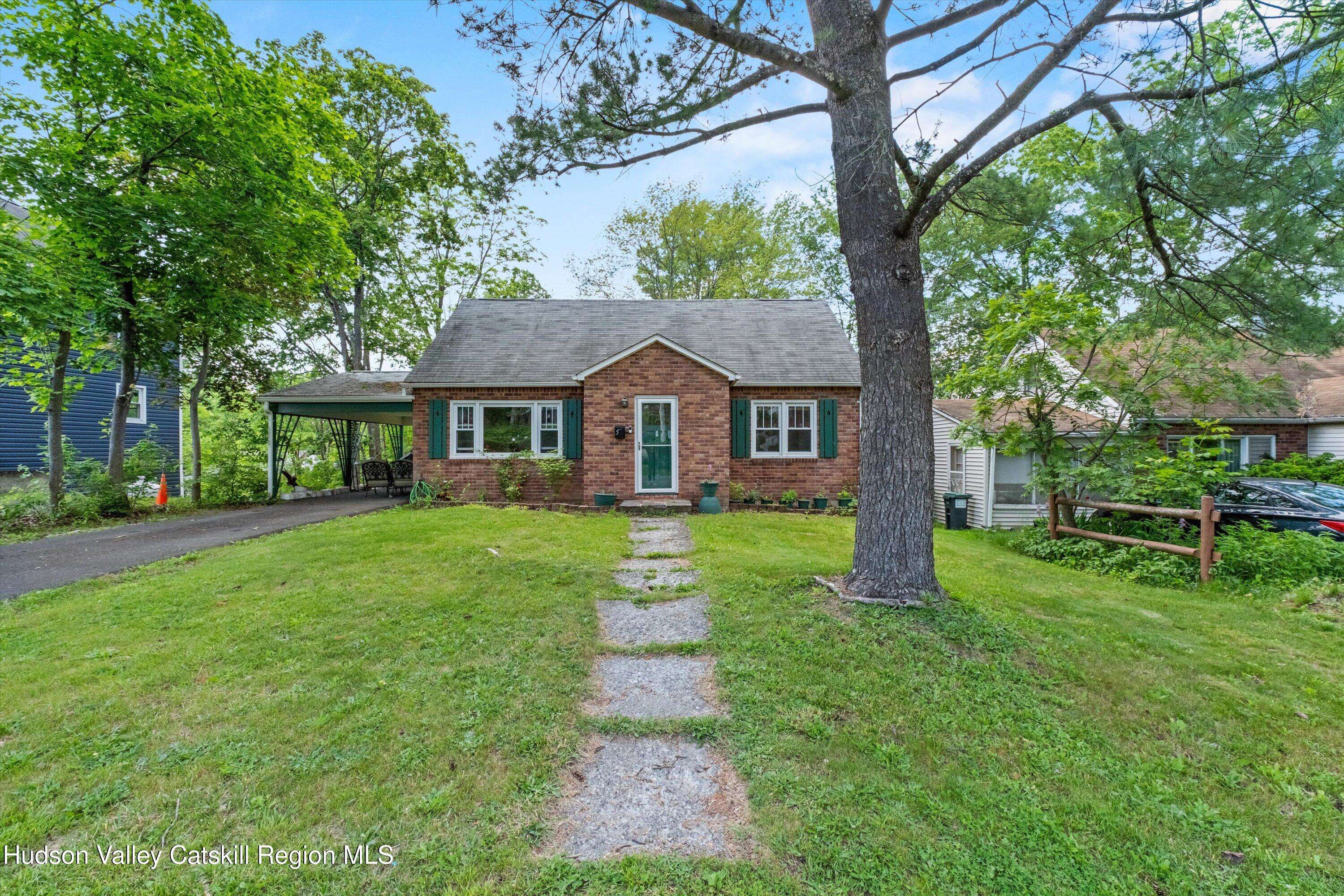 New Paltz, NY 12561,5 Fairview AVE