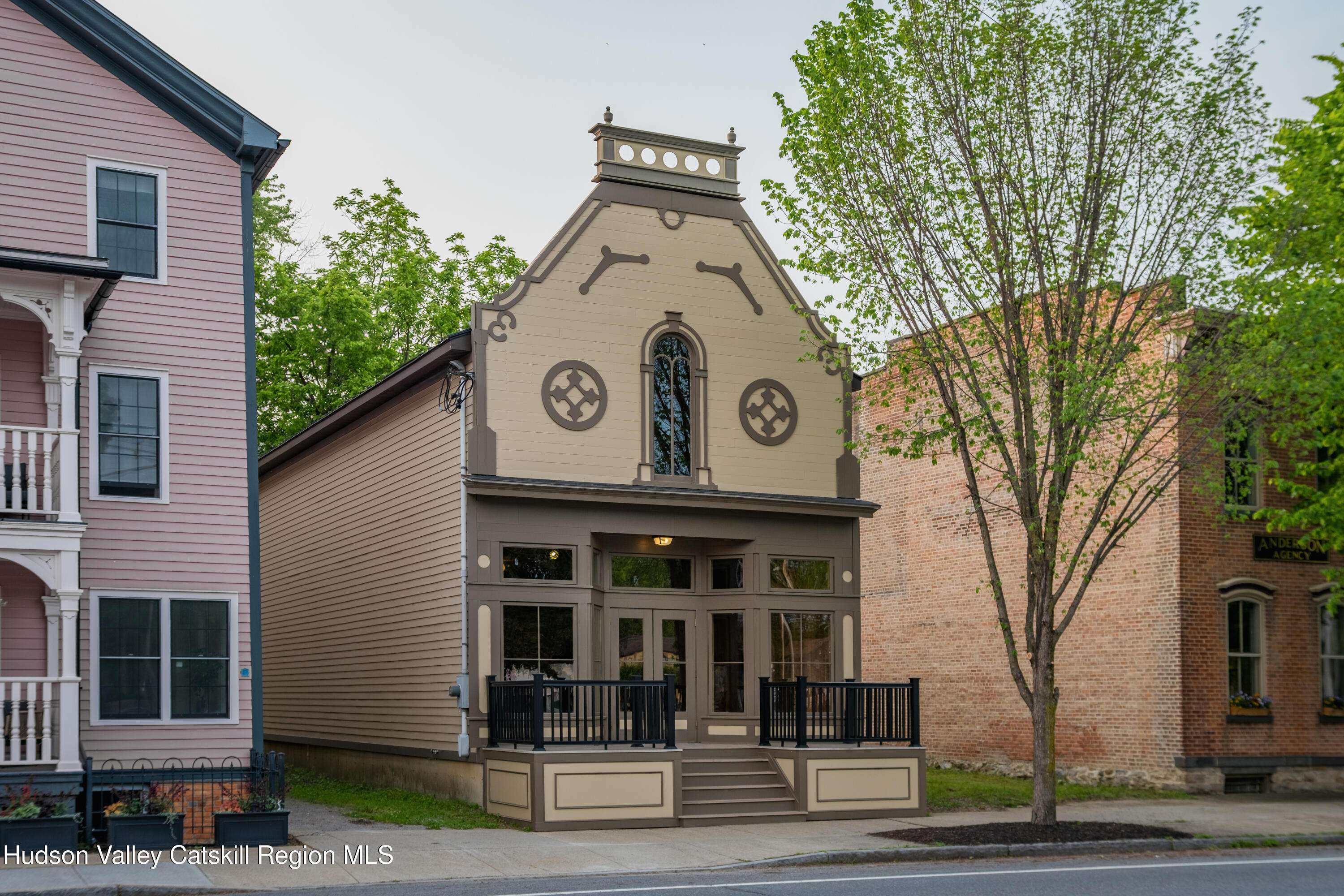 Kinderhook, NY 12106,6 Broad ST