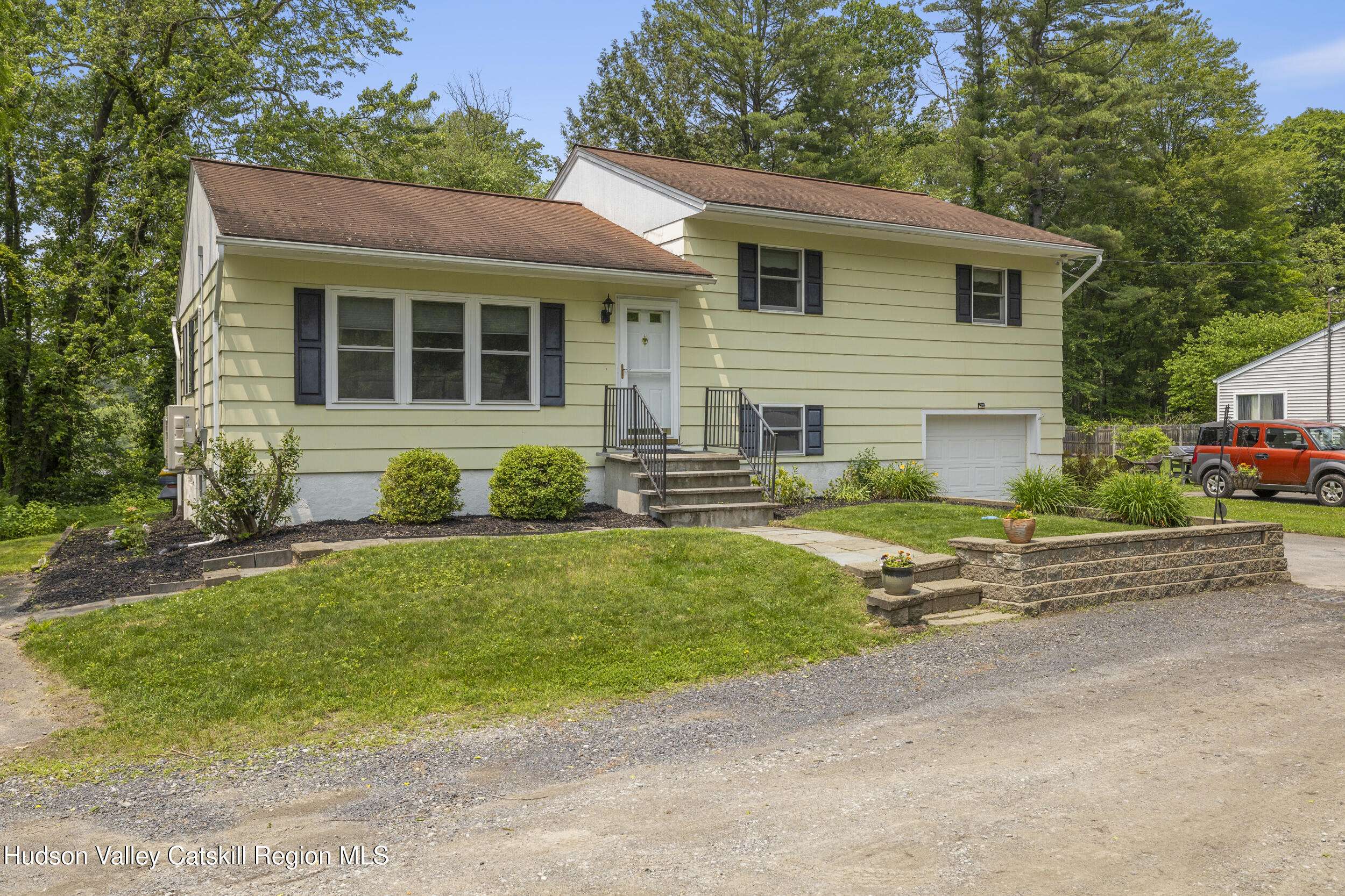 New Paltz, NY 12561,10 Dogwood LN