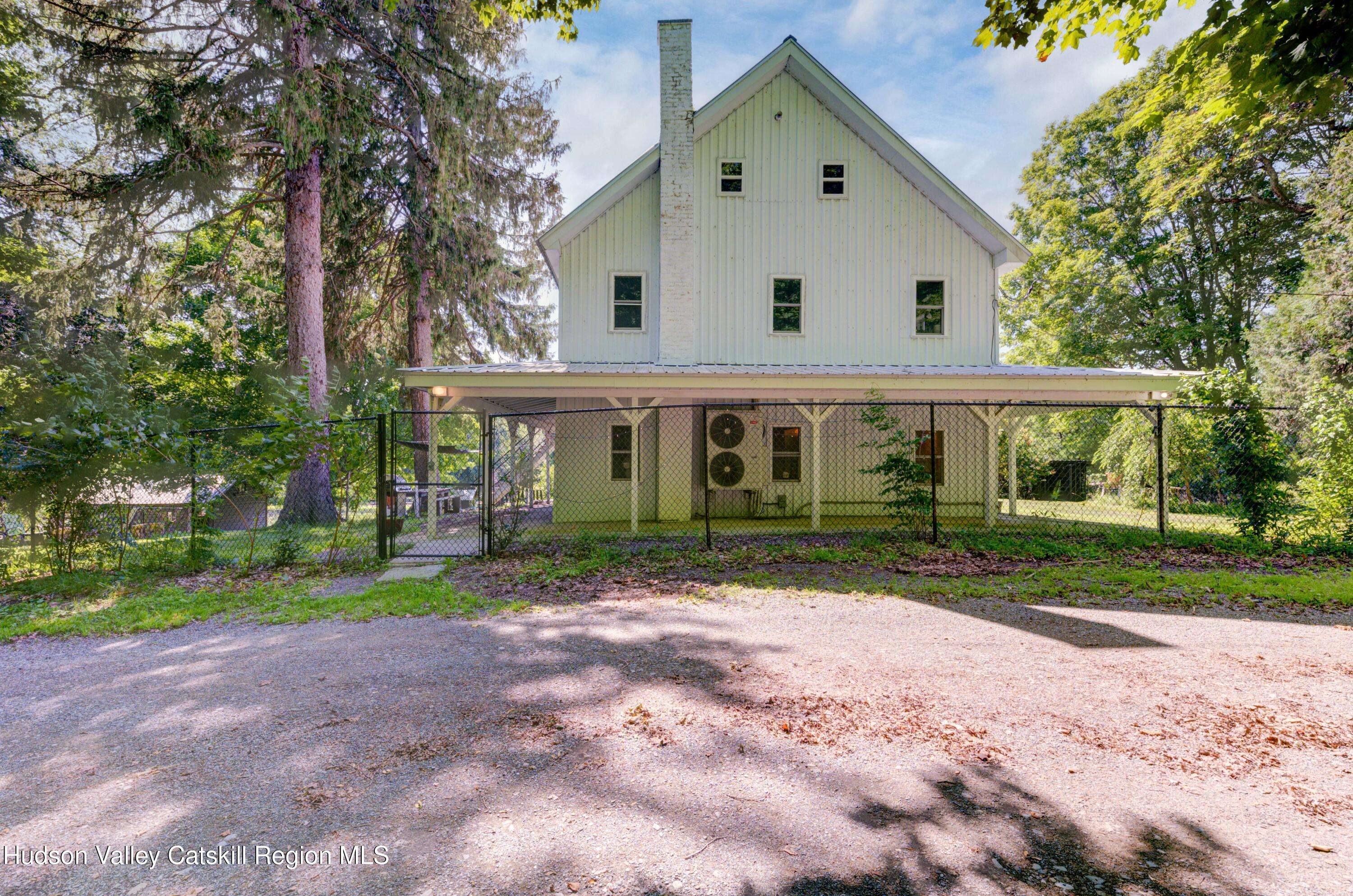 Chatham Center, NY 12184,788 White Mills RD