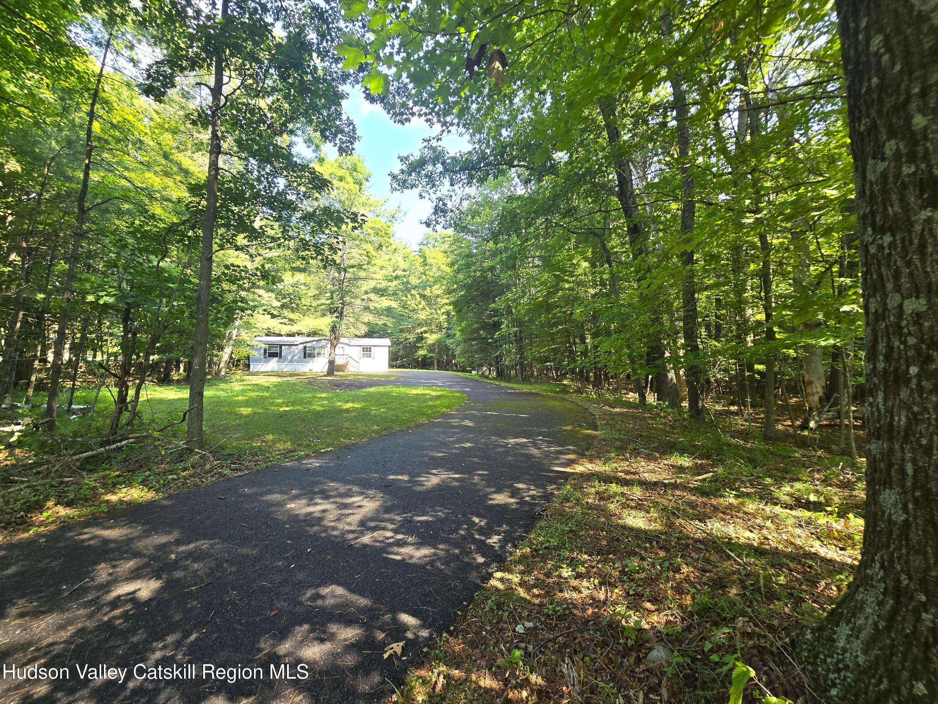 Round Top, NY 12473,686 South RD