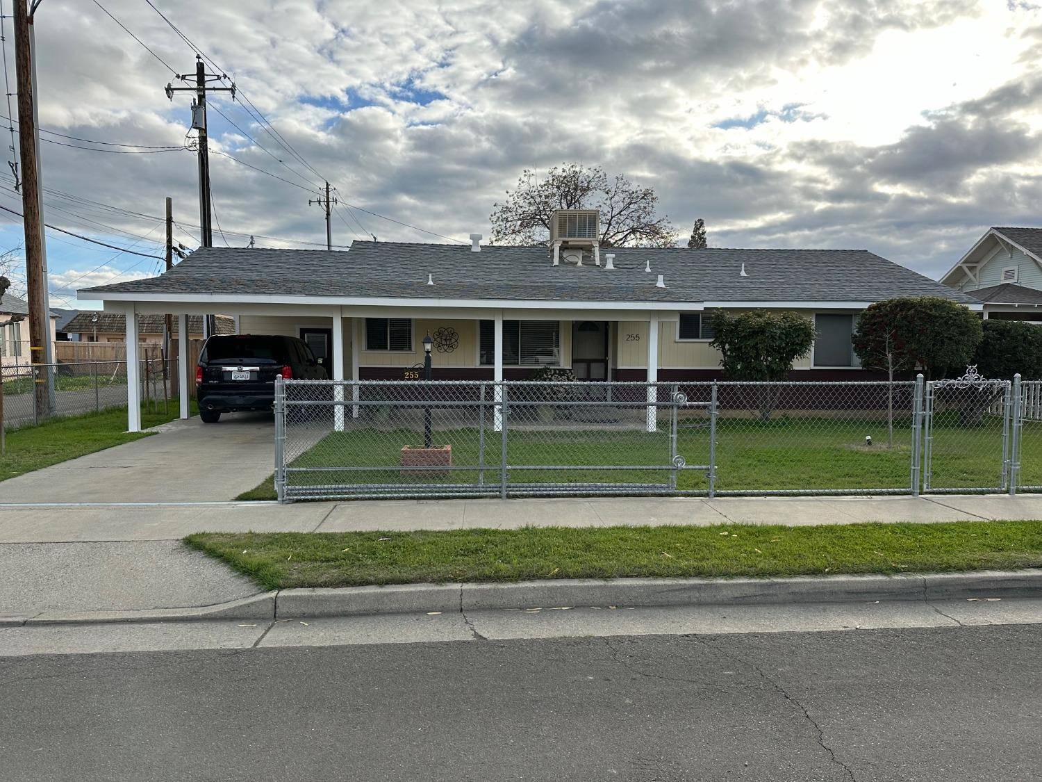 Coalinga, CA 93210,255 N 6Th Street