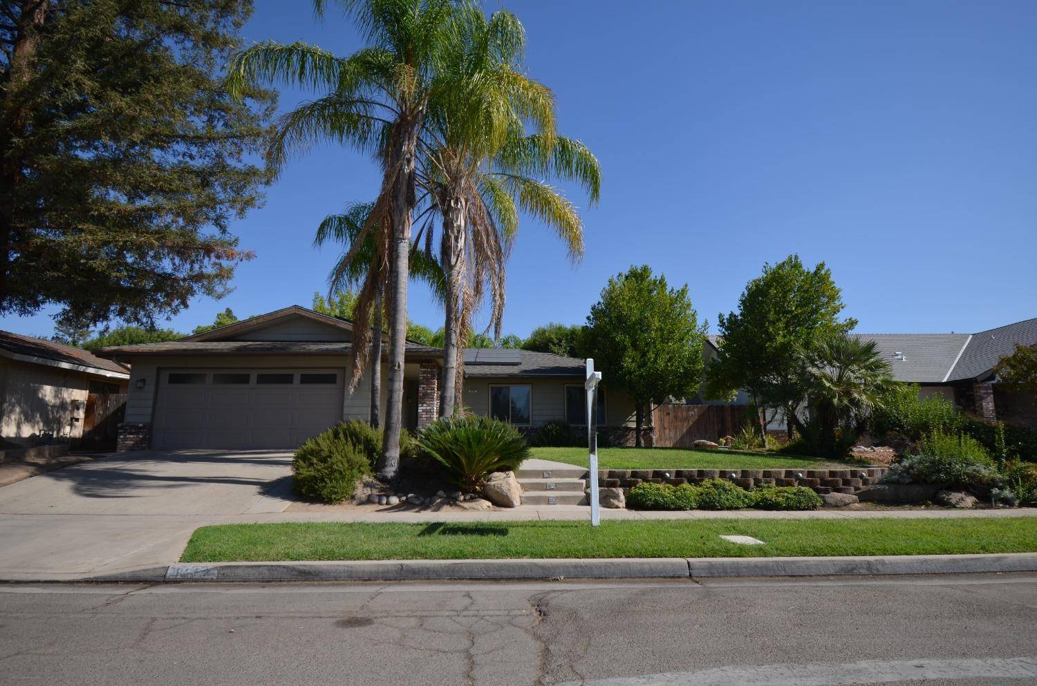 Fresno, CA 93711,8292 N Poplar Avenue