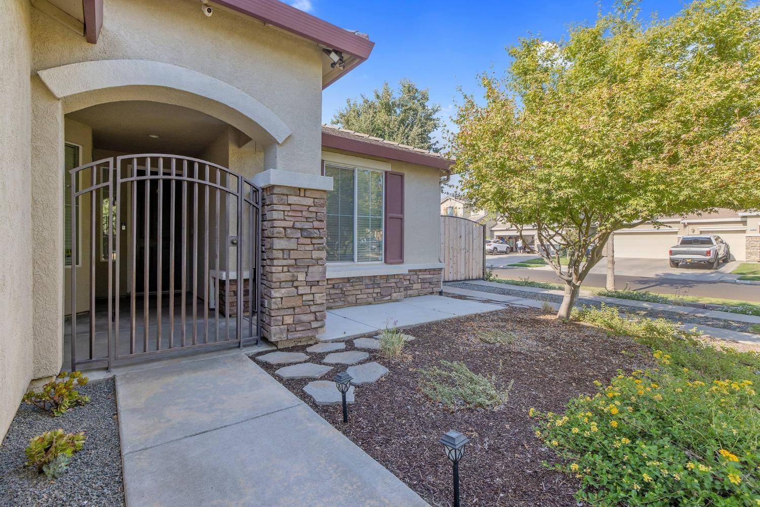 Visalia, CA 93291,2934 W Harold Court