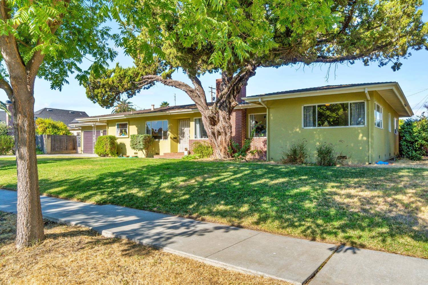 Kingsburg, CA 93631,1825 19th Avenue