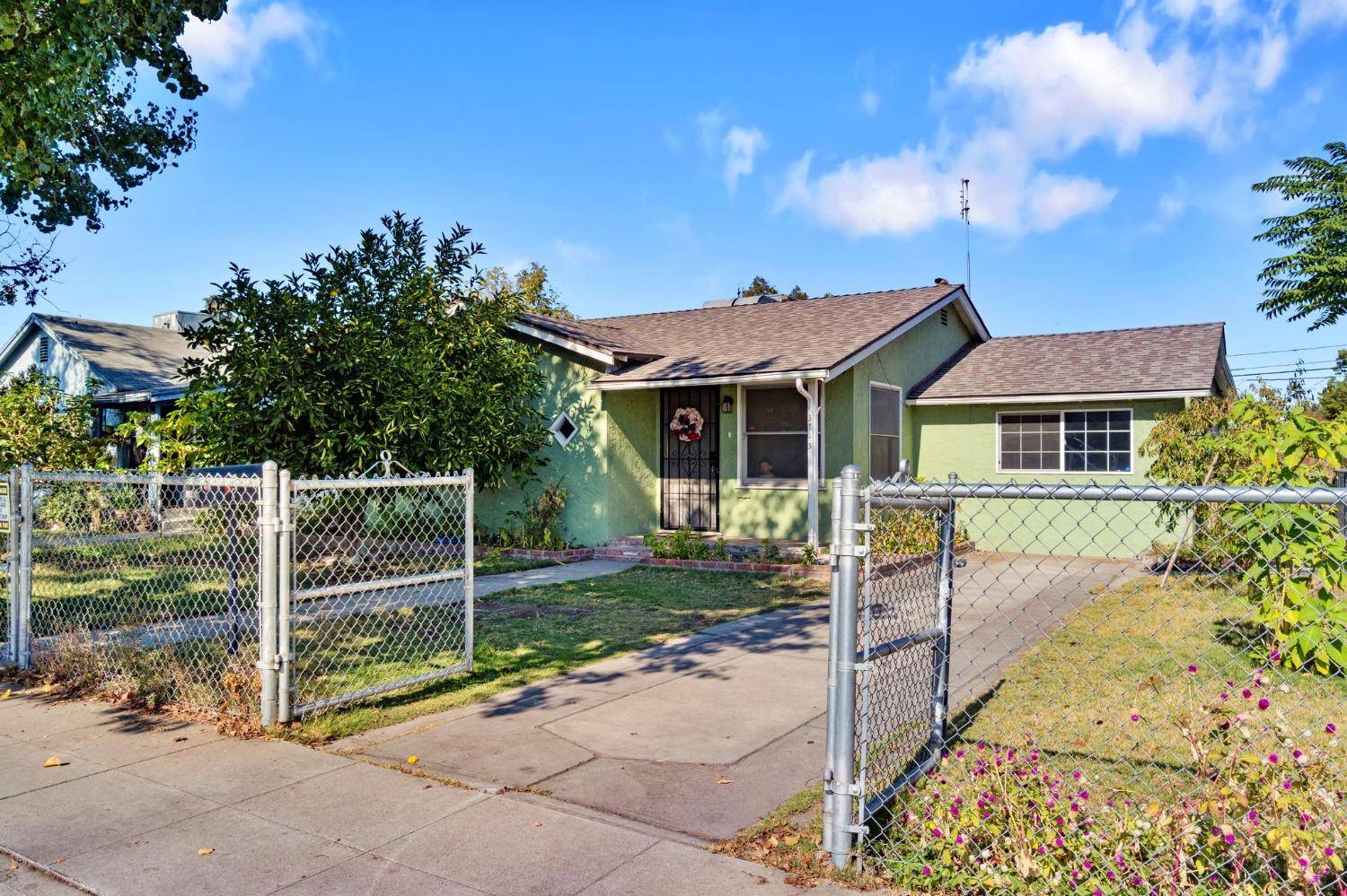 Fresno, CA 93703,3143 E Lamona Avenue