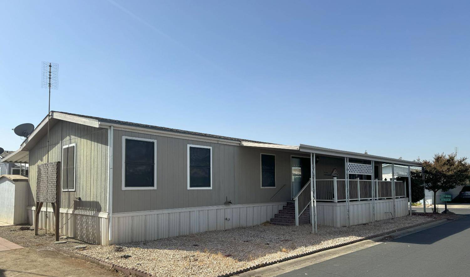 Dinuba, CA 93618,581 N Crawford Avenue Unit 136