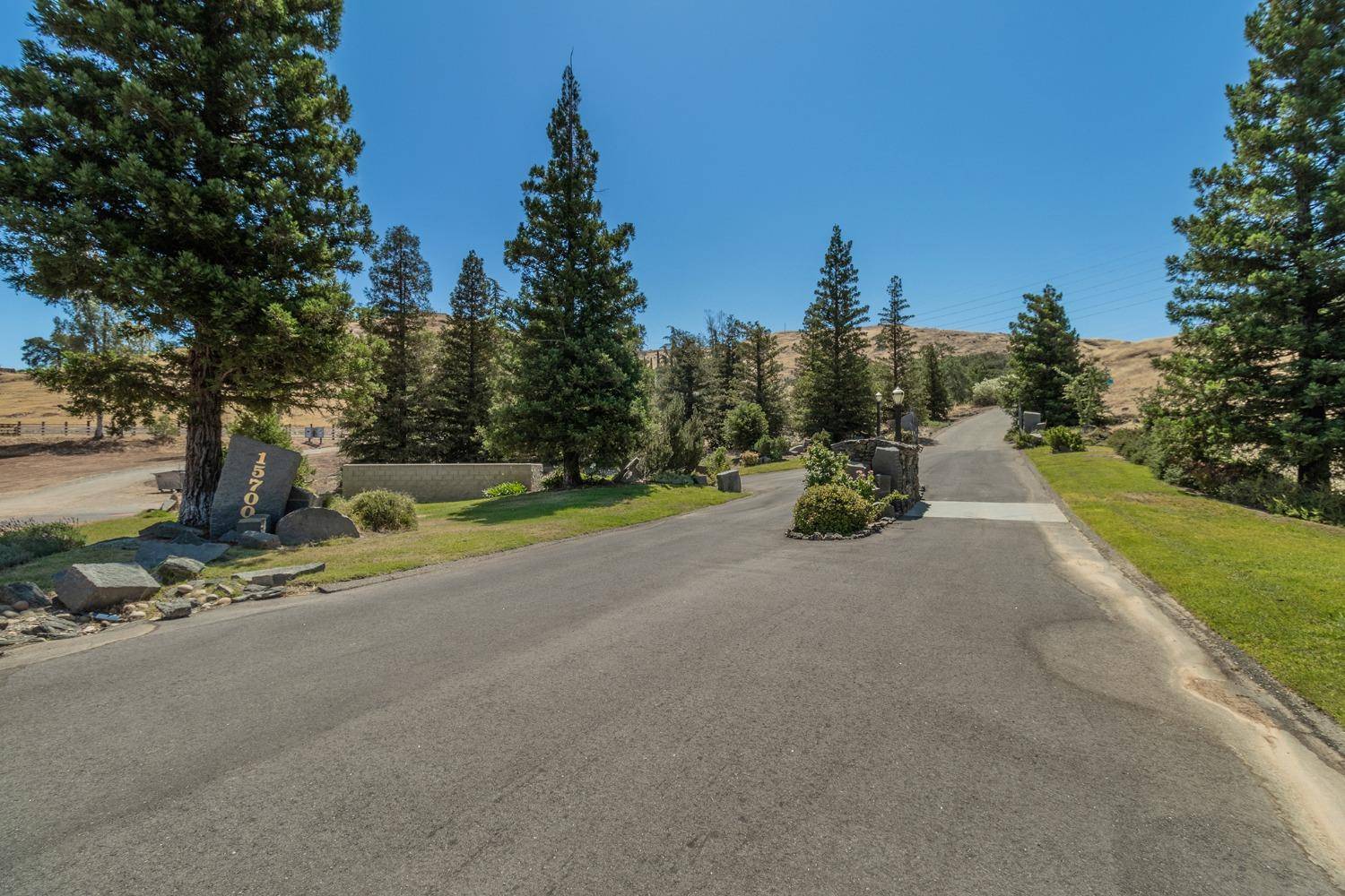 Clovis, CA 93619,5 Summit Mountain Road