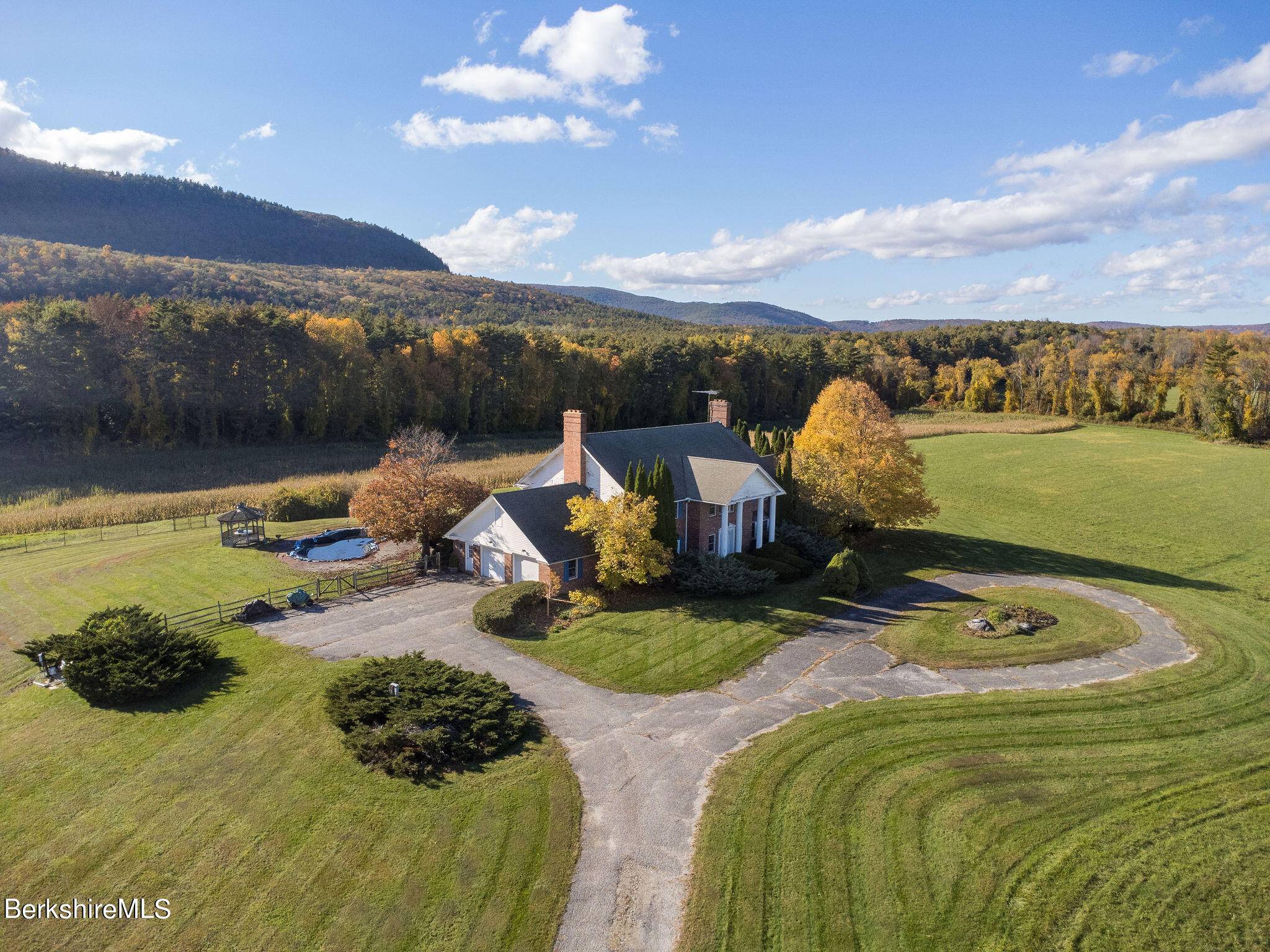 Egremont, MA 01258,84 B Undermountain Rd
