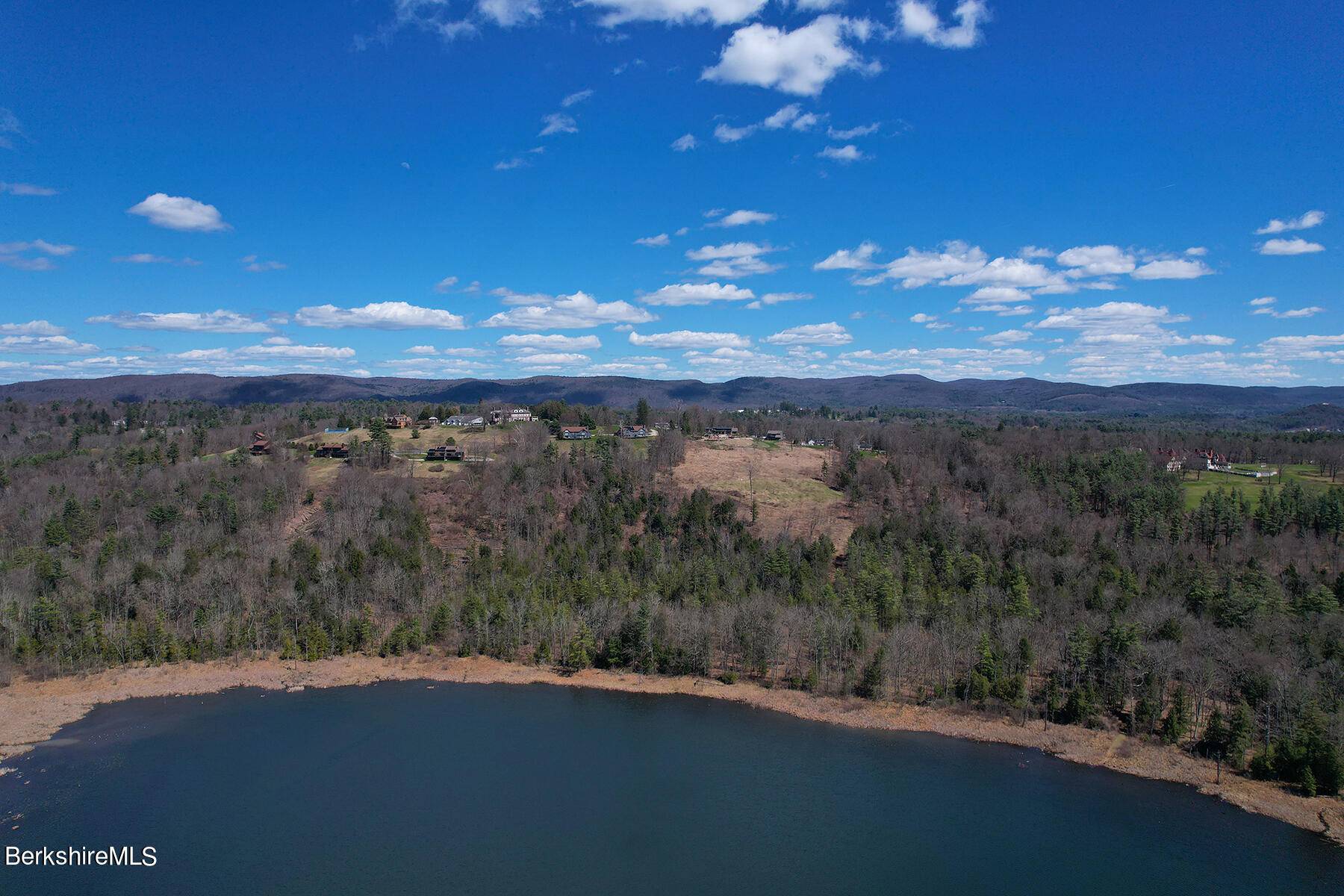 Stockbridge, MA 01262,9 Wheatley Dr