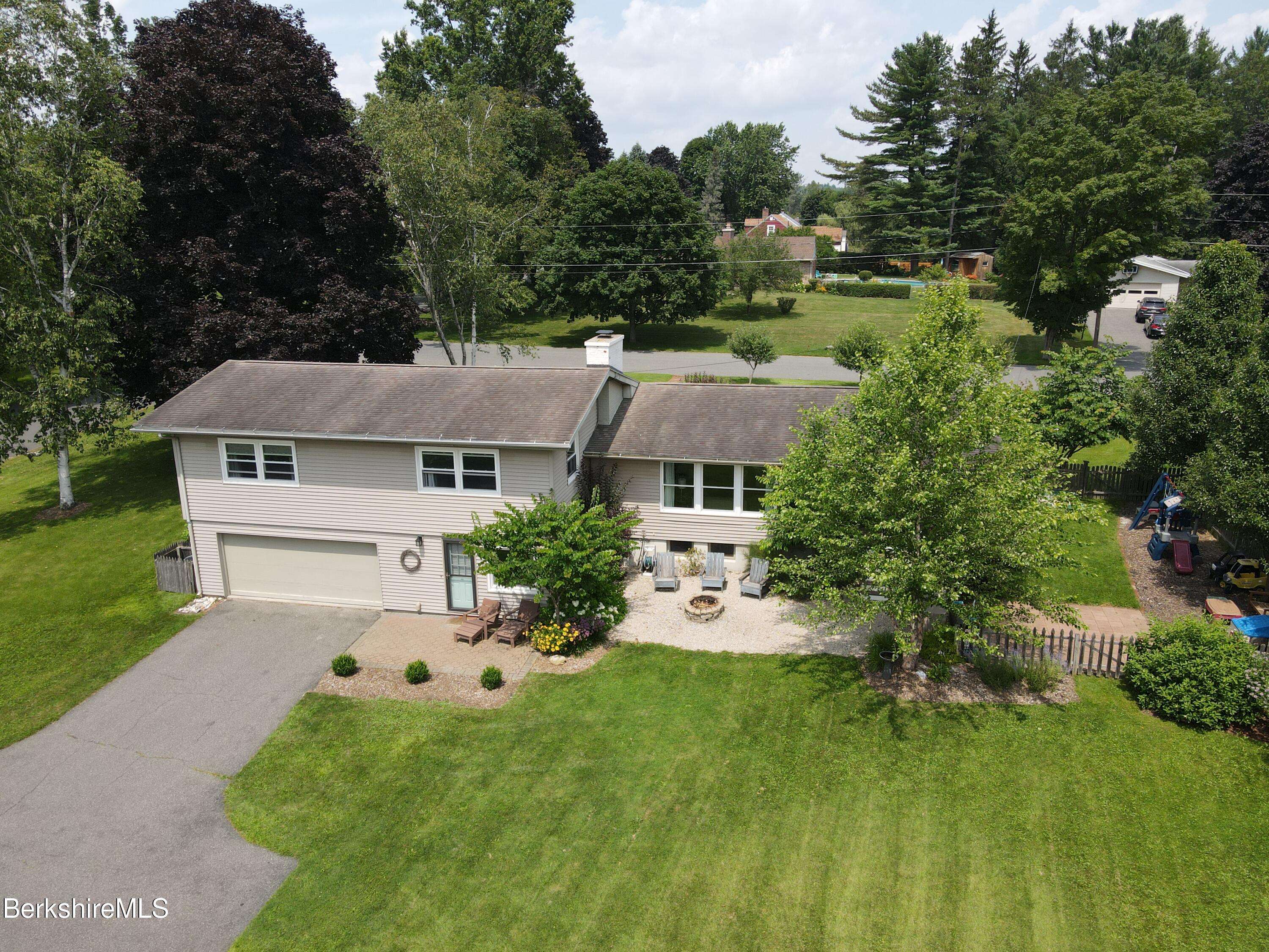 Pittsfield, MA 01201,4 Loumar Dr