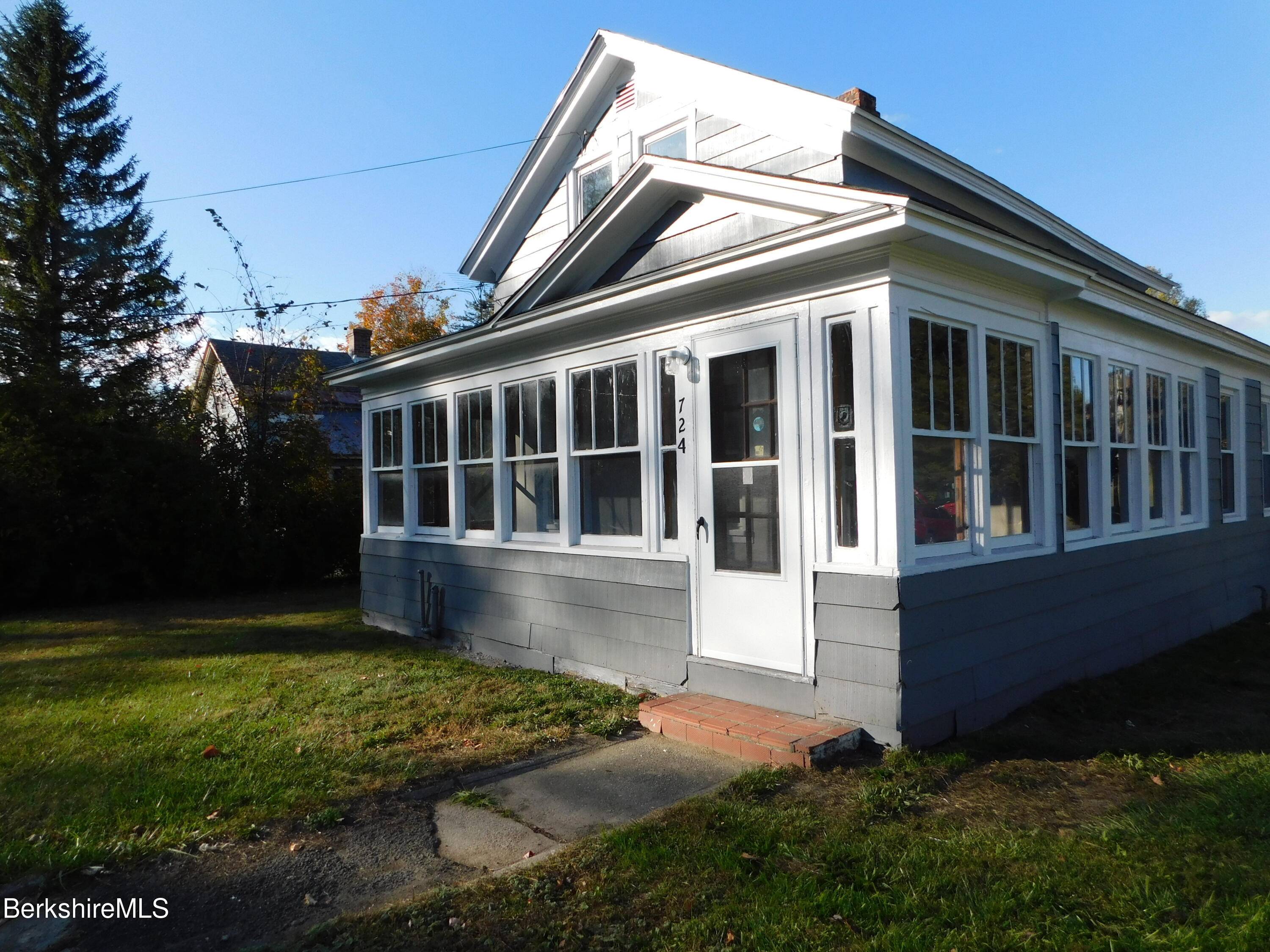 Pittsfield, MA 01201,724 West Housatonic St