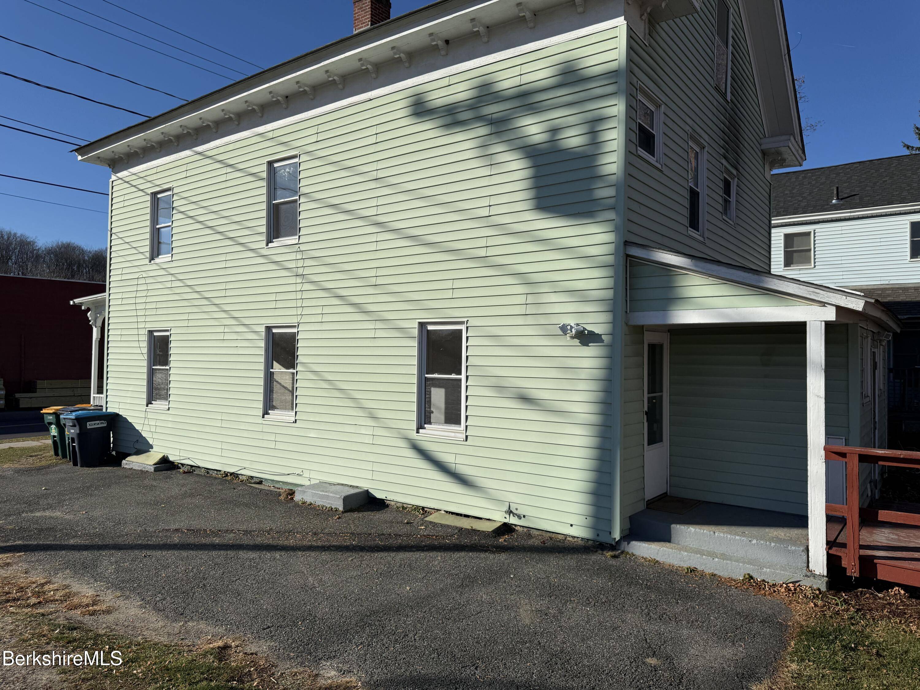 Lee, MA 01238,96 Railroad St