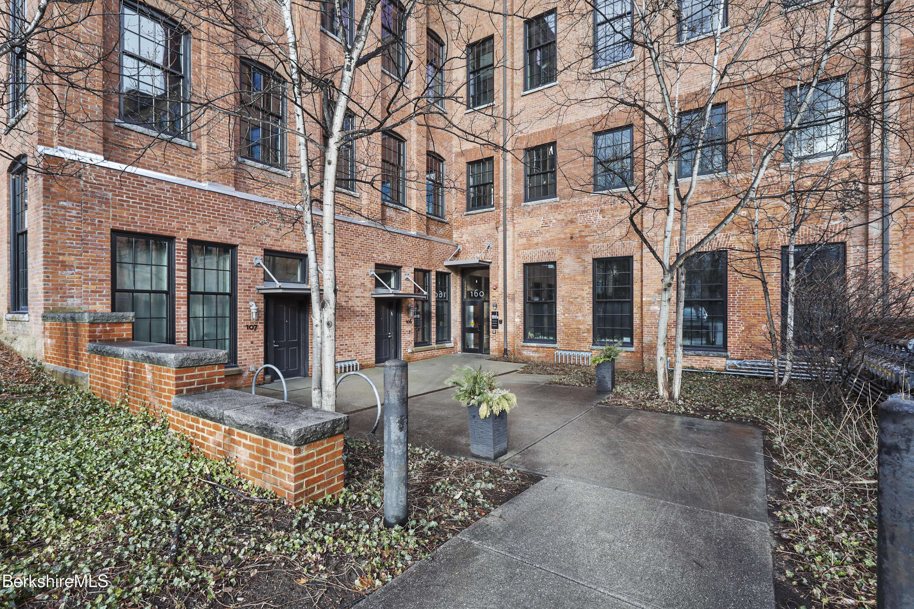 Williamstown, MA 01267,160 Water St #112