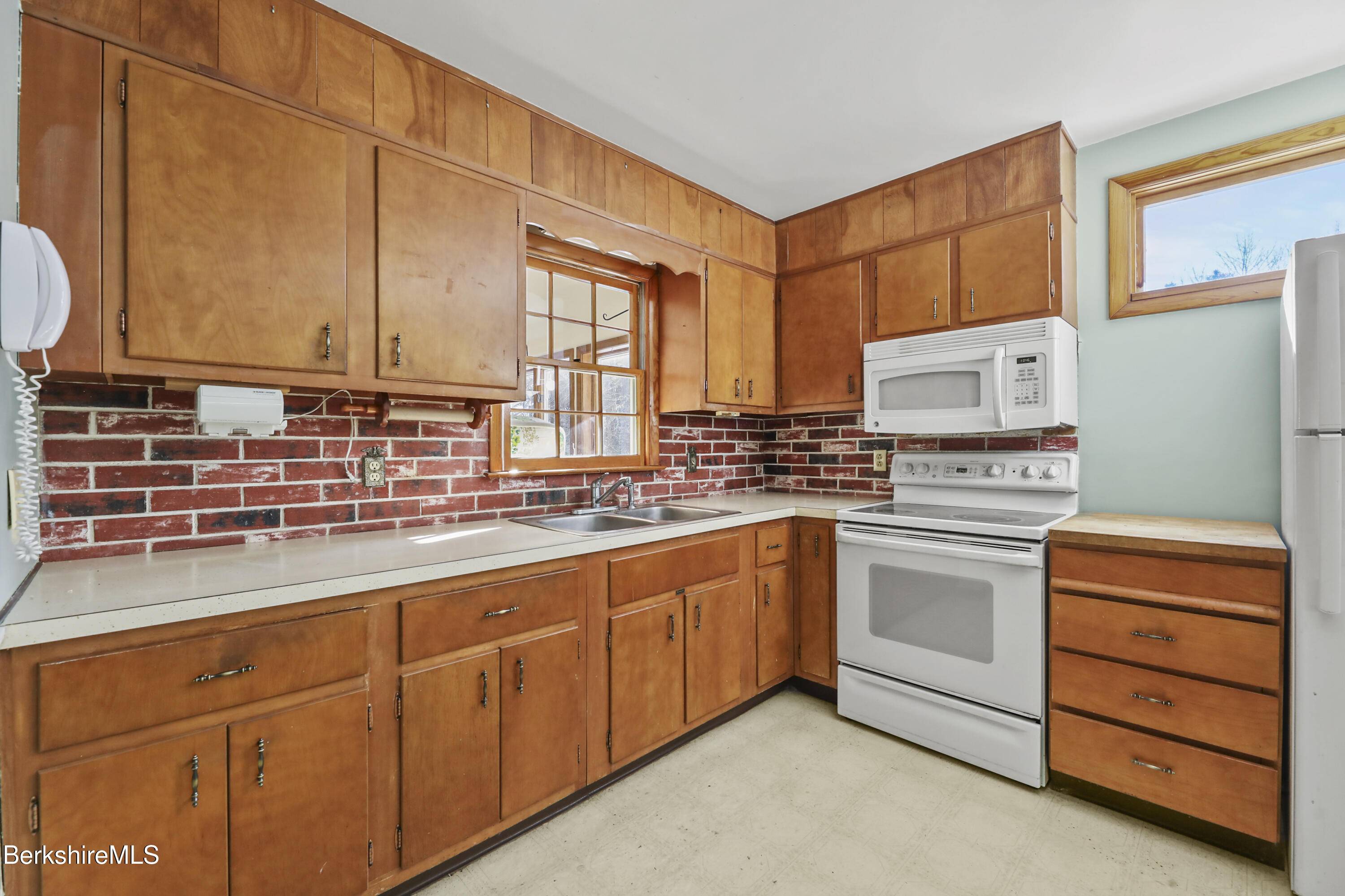 Lenox, MA 01240,874 East St