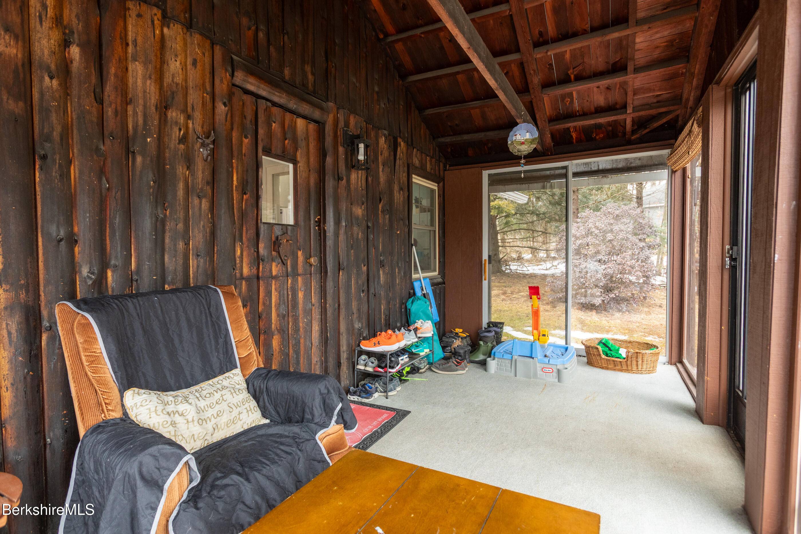 Pittsfield, MA 01201,353 Cheshire Rd
