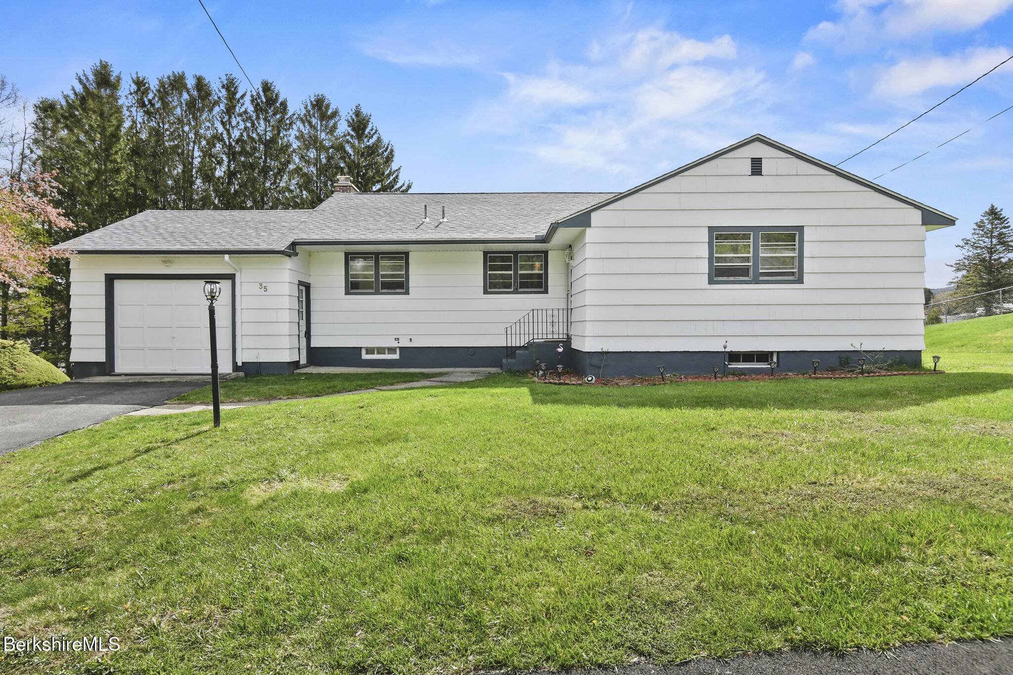 Pittsfield, MA 01201,35 Deborah Ave