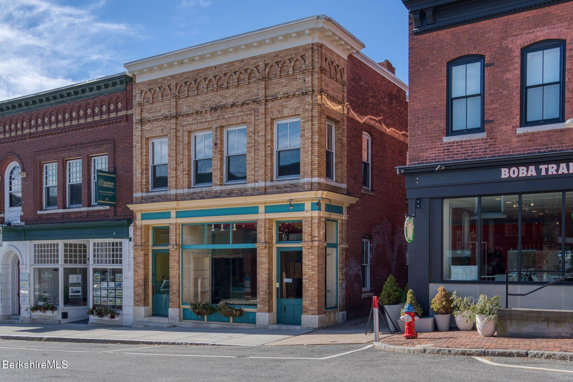 Great Barrington, MA 01230,39 Railroad St