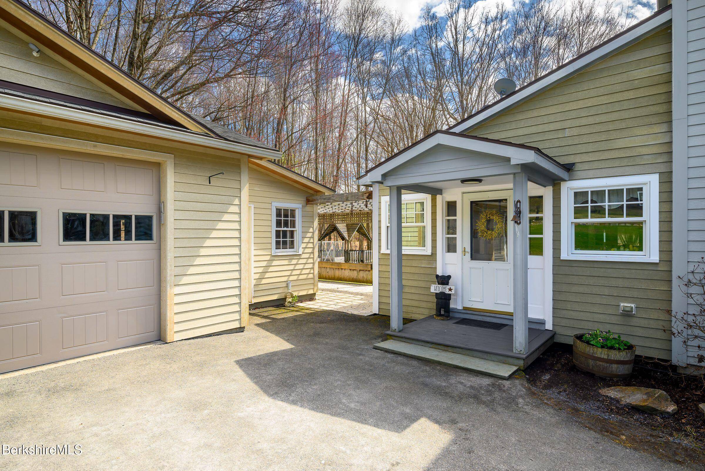 Williamstown, MA 01267,924 Henderson Rd